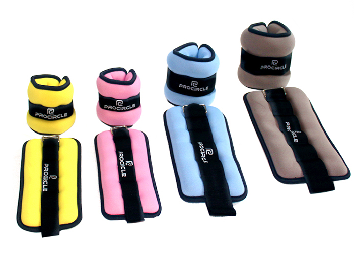 PESOS DURADEROS PARA LAS PIERNAS PARA MUJERES Y HOMBRES Fabricados con un material duradero que absorbe la humedad, este juego de pesas para los tobillos resistirá el uso frecuente con el tiempo, con filas sólidas y reforzadas de costuras para evitar que la arena se escape.No hay necesidad de gastar dinero en costosas membresías en gimnasios o costosas máquinas de ejercicio.