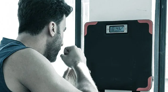 Fácil de usar, no necesita hacer agujeros en la pared.Solo necesitas pegarlo directamente a la pared.Es muy conveniente.