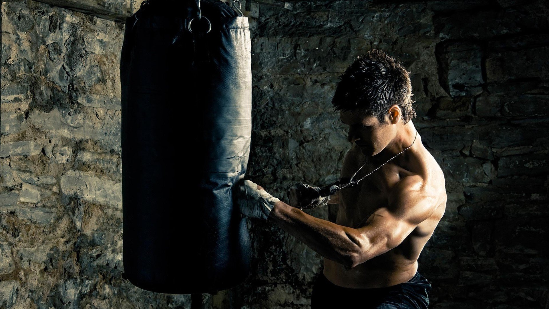 Beneficios físicos del boxeo -Mejora de la salud cardiovascular -Aumento de la fuerza y ​​la resistencia -Pérdida de peso y tonificación muscular -Alivio del estrés y mejora del estado de ánimo -Aumento de la autoconfianza y la autoestima -Desarrollo de la disciplina y la concentración
