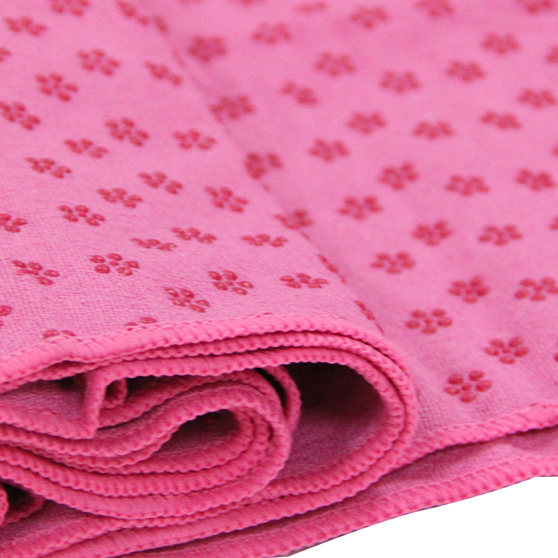 Fácil cuidado de la tela ¡Simplemente arroje la esterilla de toalla de yoga en la lavadora y quedará como nueva!Nuestra toalla de yoga con agarre de silicona está hecha de materiales lavables a máquina, duraderos y fáciles de limpiar.Puede manejar el lavado frecuente y se seca rápidamente.¡Deja que esta toalla de yoga sea tu compañero de yoga duradero!