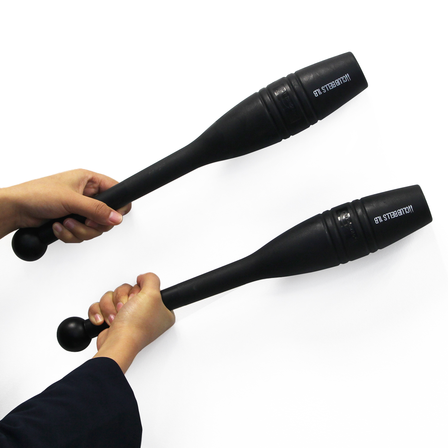 Entrenamiento efectivo De forma similar a un bolo con la mayor parte de la maza de entrenamiento de peso en el otro extremo, el ejercicio con un palo combina rotación y tracción, fortaleciendo los músculos estabilizadores que rodean las articulaciones y restaurando la movilidad.